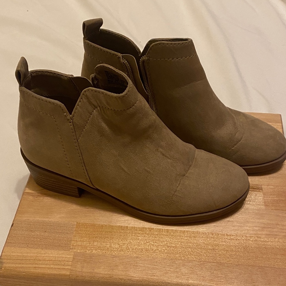 Time and Tru Women's Brown Ankle Booties